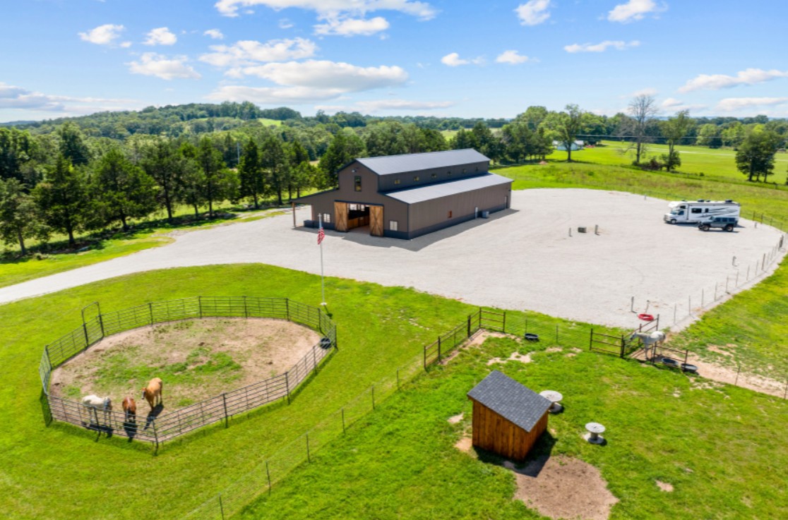 Featured image for “Homestead Farm Retreat in Branson MO | Weddings, RV Sites & Horseback Riding”