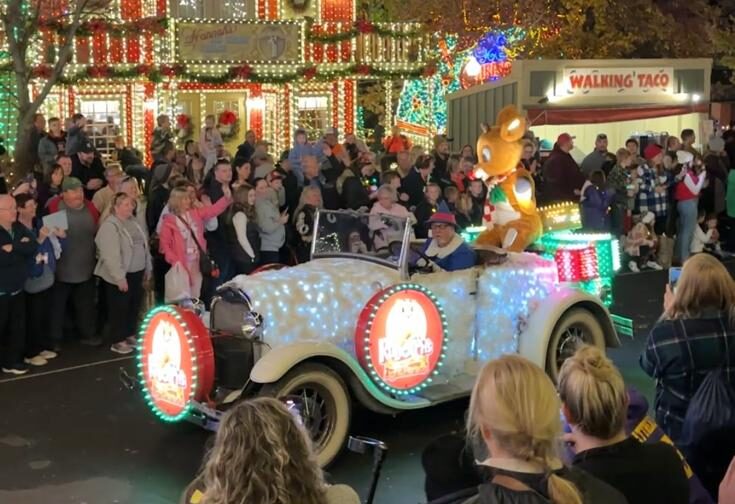 Featured image for “Silver Dollar City Christmas Parade 2026: Best Places to Watch”